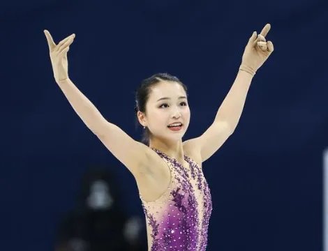 归化天才朱易接连失误被批，谷爱凌14字回应，你如何看待此事？