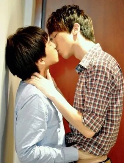 【图】沈煜伦和沈肯尼接吻照片 男神大曝床照基情无限