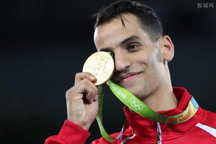 奥运会金牌是纯金吗 中国一枚金牌值多少钱？