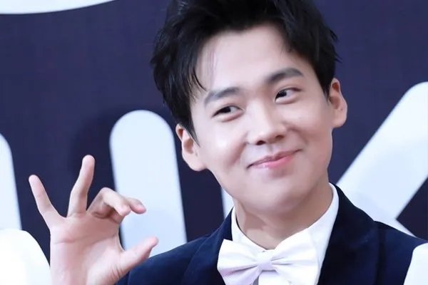 为什么郭麒麟现在登上了这么多的综艺，背后到底有谁在为其撑腰？