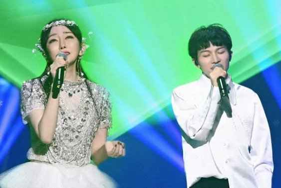 丁太升评萨顶顶周深的《左手指月》是怎么回事？