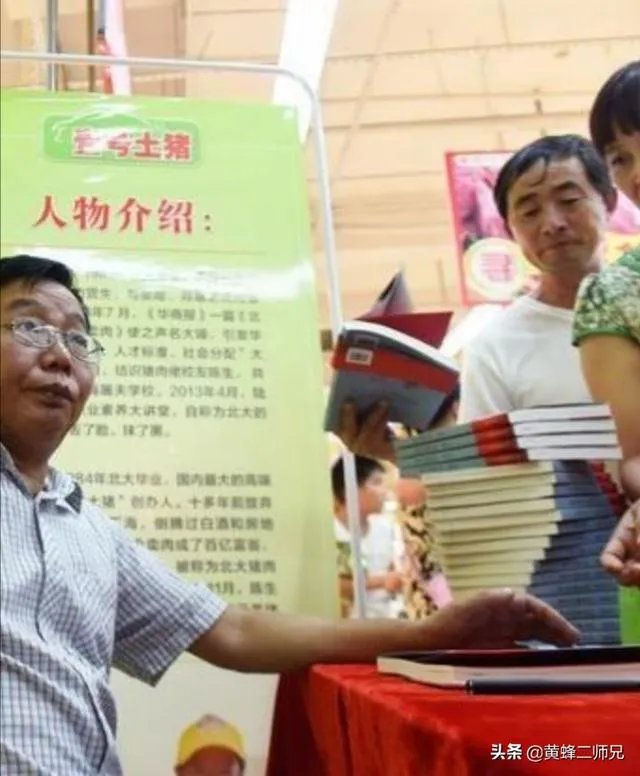 河南小伙武相宏用网贷的钱去可可西里作公益捡垃圾，回来再打工还网贷，体现价值了吗？