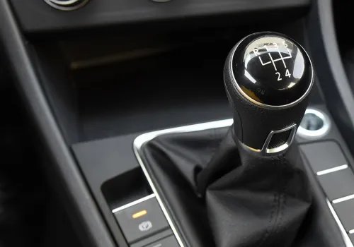 上坡路定点停车与坡道起步