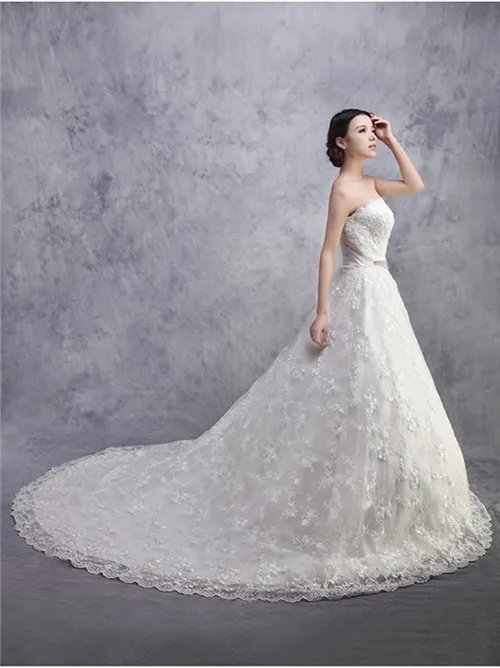 西安婚纱礼服租赁一般多少钱   租赁婚纱礼服要注意什么