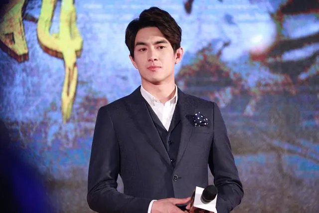 丁俊晖网吧玩游戏上热搜，娱乐圈有哪些喜欢“泡网吧”的艺人？