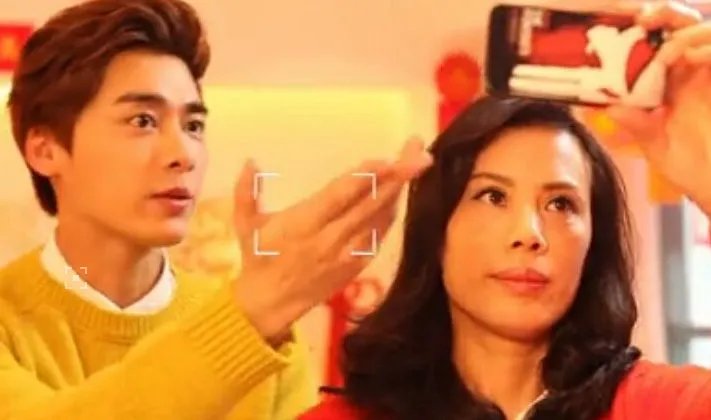 郑爽的妈妈为什么跟李易峰的妈妈这么像？