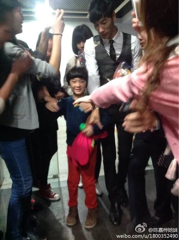 国际名模张亮的老婆是谁？也就是张天天的妈妈。求几张他们的照片啊啊 ……