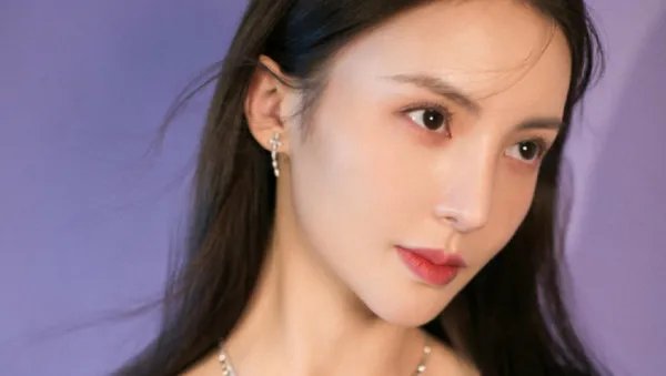 金晨5G在线辟谣新恋情，目前她的感情状况如何？