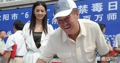 黄圣依赵本山女徒弟吗