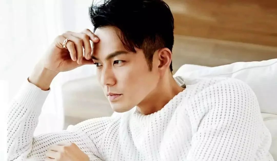 藏了15年的钟汉良妻子终于被曝光，看了照片，难怪不公开，你怎么看？