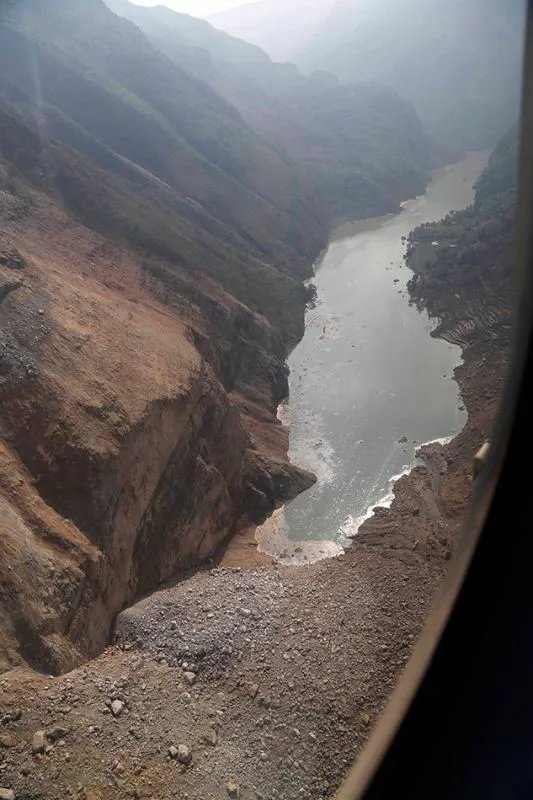 甘肃文县形成堰塞湖59人被困，这些人是怎么被困的？