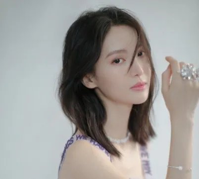 金晨5G在线辟谣新恋情，目前她的感情状况如何？