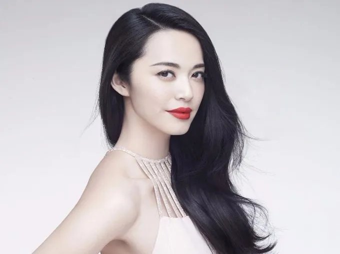 杨颖给雷佳音颁奖时，雷佳音为什么一脸懵？