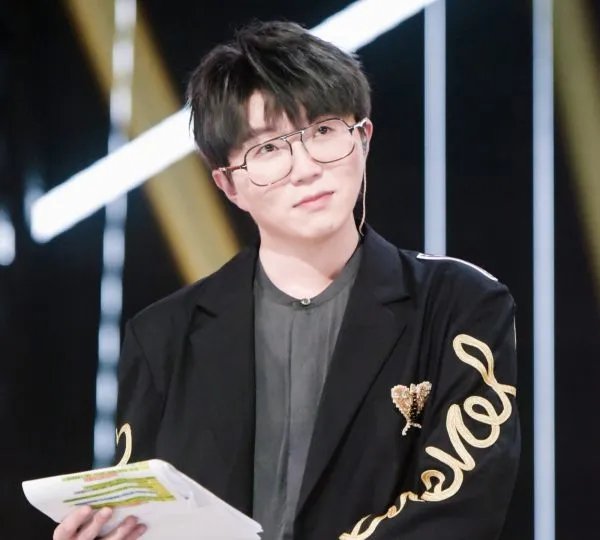 毛不易给毕业生唱入海，为何会上热搜？