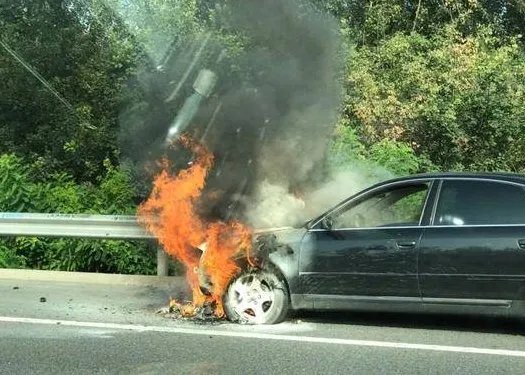 北京京承高速段车辆自燃是真的吗？