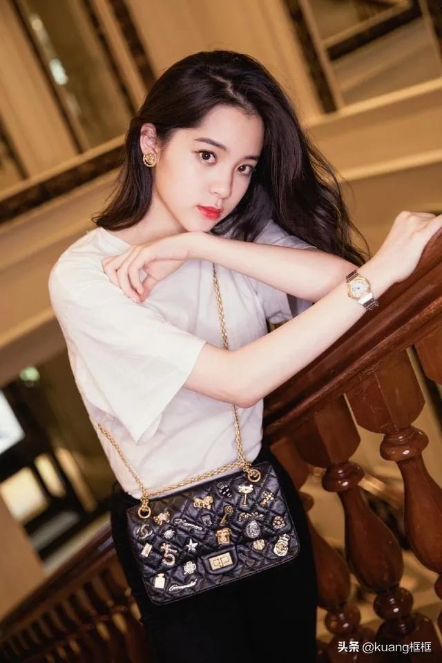 欧阳娜娜家里有钱，她身材好、长相甜美，你喜欢她吗？