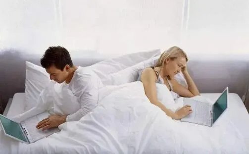 不爱了但是舍不得分手怎么办 男人对妻子没感情为啥不离婚