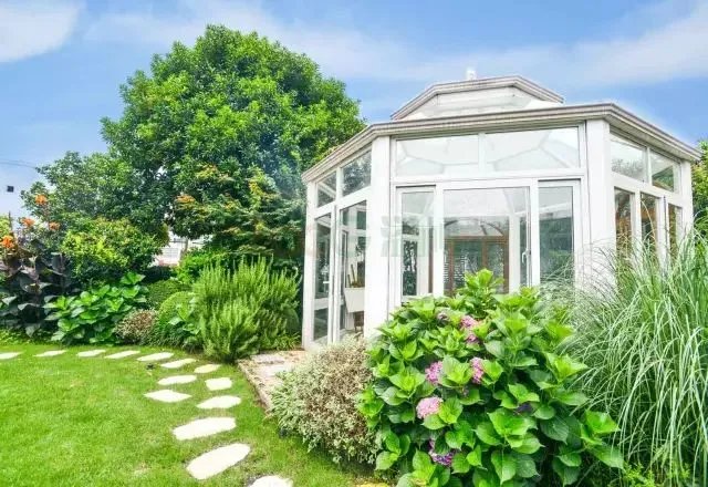 冬日里的花园阳光房，尽享暖暖的春色