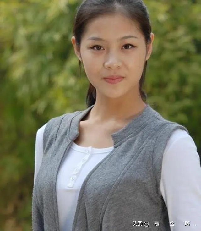 四川主持人齐丹个人照片？