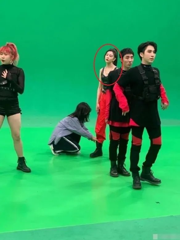 宋妍霏分手当日片场状态 无精打采 张一山宋妍霏分手