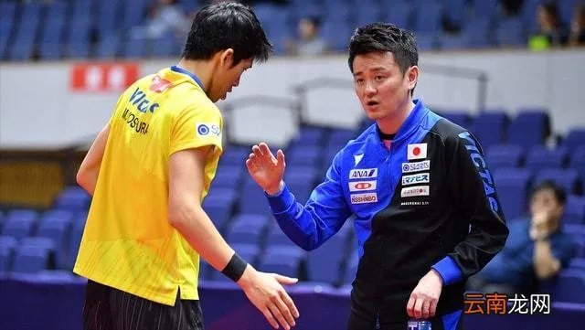 电视台公开道歉 试打乒乓球摔骨折