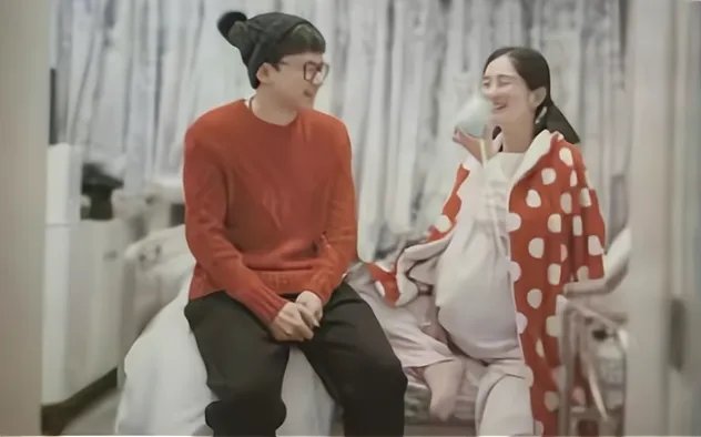 谢娜挺超大孕肚现身深圳，张杰紧随呵护爱妻，他们的感情为何一直这么好？