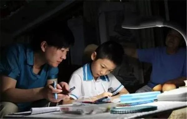 代表建议取消1至3年级家庭作业，为何要提出这样的建议？