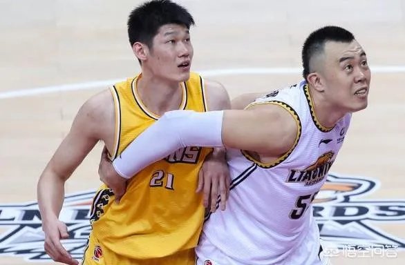 季后赛广厦无缘四强，比赛中球迷突然爆发冲突，打架者被带离球场，当时发生了什么？