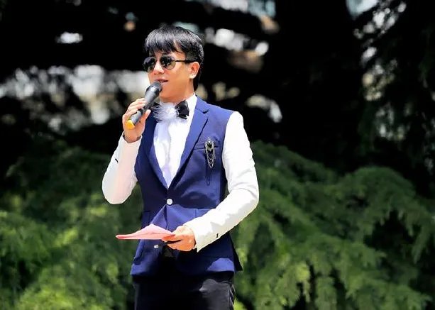 婚庆主持一般要学多久 婚礼主持一般多少钱一场