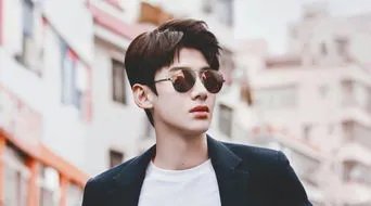 白敬亭说我曾是顶流现在只能耍猴上热搜，他还有哪些有趣发言？