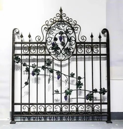 院子装铁艺护栏在选择上要注意哪些方面？