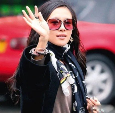 章子怡街拍图片曝光 被爆与汪峰同居