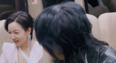 “人生赢家”阿雅：下嫁活佛老公住千万豪宅，资产甩大小S几条街，啥来头？