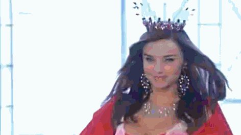 #维密大秀#奚梦瑶走秀不小心摔倒了？好心疼！维密秀上还出现过哪些意外？