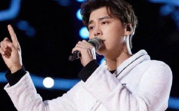 李易峰发6000万粉丝福利，李易峰最初是怎么火起来的？