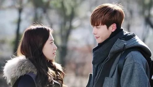 张馨予跟何捷因为上节目认识相恋，你跟你对象是怎么认识在一起的呢？