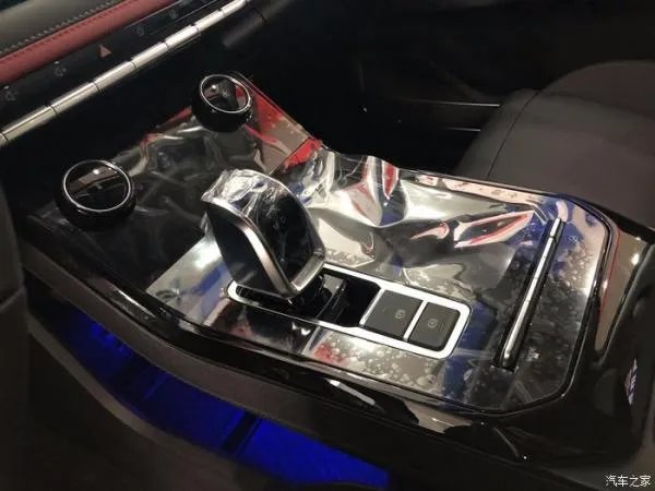 到店看车,多方位欣赏全新一代瑞虎7的身姿!