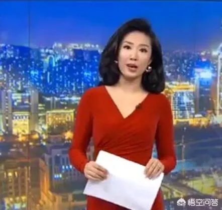 主持节目时高跟鞋掉了怎么办？