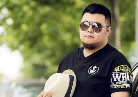 男生圆脸适合什么发型？