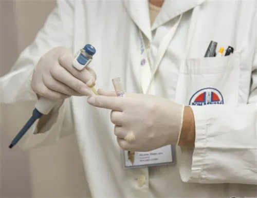 这种手术医生都不愿意做臭味熏人（全文）