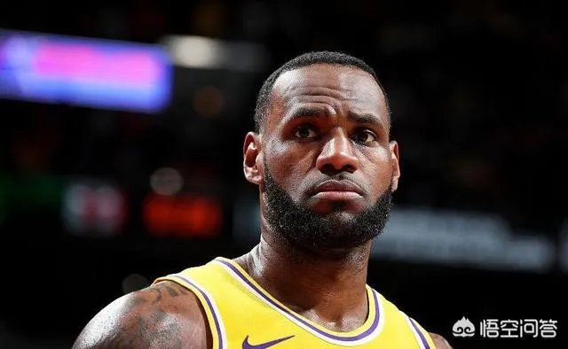 卢克沃顿正式下课了，那么谁会成为紫金军团的主帅？不会又是泰伦卢吧？