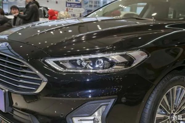 福特蒙迪欧的内饰配置高吗？它的空间大吗？