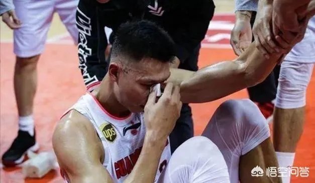 刘冠岑误伤易建联，不仅不道歉反倒回应做事不是做秀做好自己，请球迷思考，你怎么看？