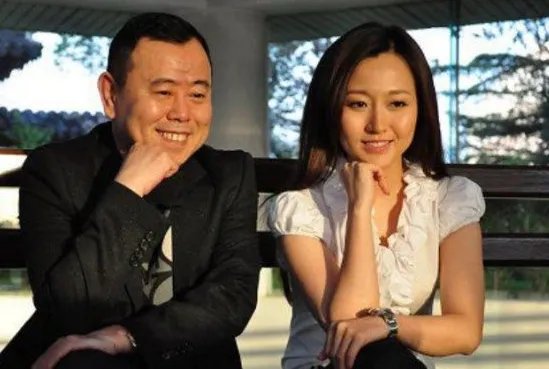 潘长江女婿身份曝光，背景大有来头，难怪女儿被称“潘十亿”，他女婿是谁？