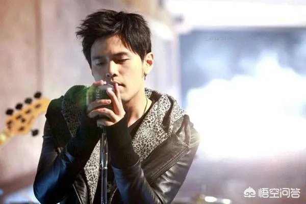 周杰伦和薛之谦相比，你觉得谁更厉害呢？为什么？