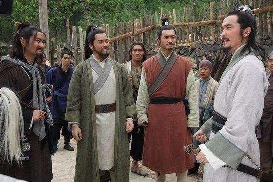 新版水浒传的主题曲叫什么？