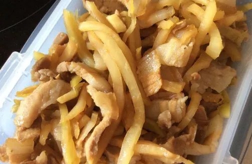 售价888的榨菜礼盒，被二手商贩转手卖1500多元，此举是否违法？