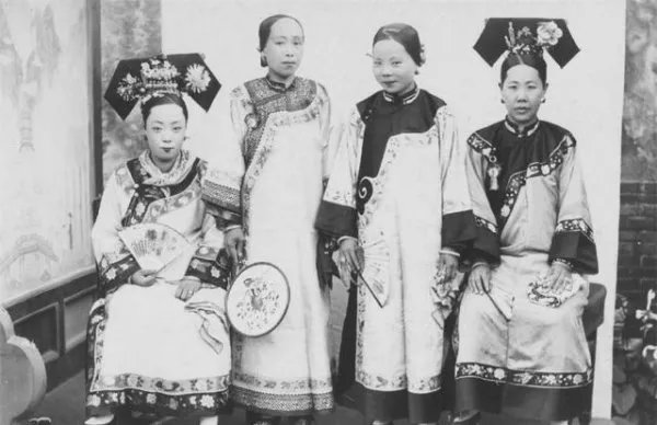 清朝的妃子都是选出来的，留下的照片为何不好看？