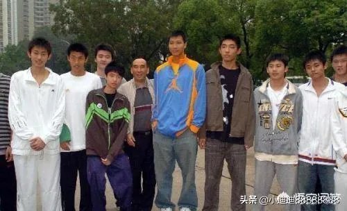 男篮无缘直通奥运，这批球员成长后能赶上他们前辈吗？