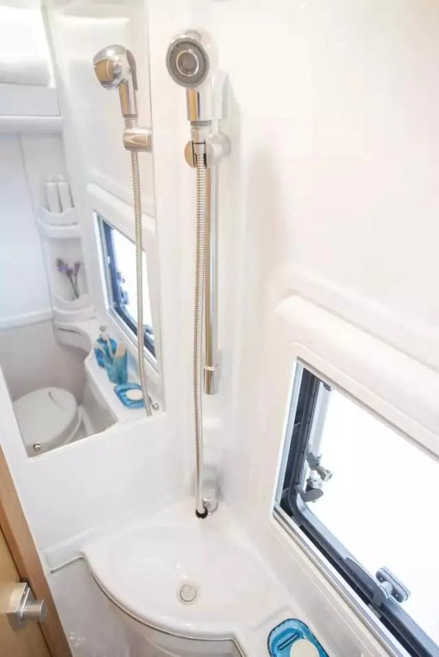 我是一家旅行社，想发展房车出游项目，可以和哪家房车公司合作？